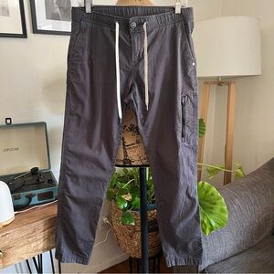 Vuori Men's Grey Joggers Size M